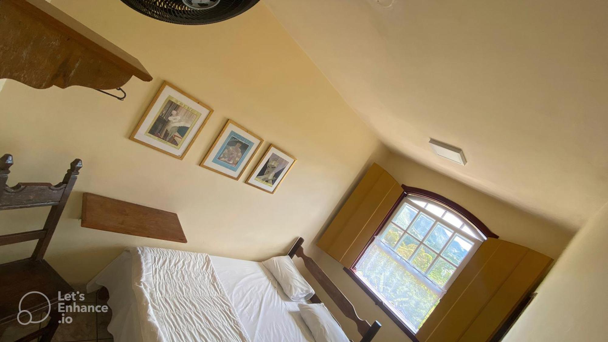 Brumas Hostel *